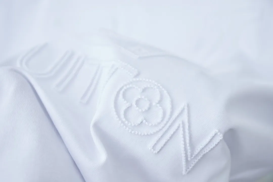 🅿️190 1V 25SS early spring new style Toothbrush embroidered logo short sleeves Light luxury essential item for daily commuting for men and women Correct version Welcome to compare Detailed features · 320g 100% pure cotton double yarn jersey fabric · Custom dyed in the same vat, special thickened 32 pieces double-strand 1X1 thread · Imported Tajima machine machine embroidery, toothbrush embroidered logo embroidery pattern + three-dimensional burnt flowers · Double-needle sewing and cross-seam technology · Original main mark, washed tag, brand moisture-proof paper packaging Color: black/white/pink Size: S/M/L/XLI